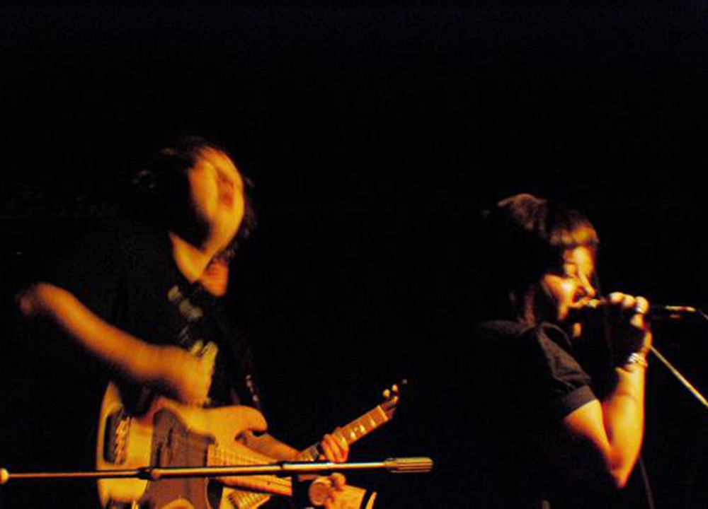 A photograph of Josie and Kristin performing in SpokeShaver